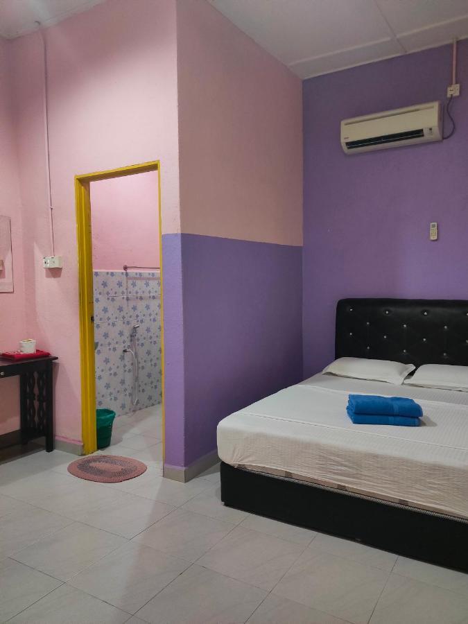 Taman Negara Rainbow Guest House Kuala Tahan Exterior photo