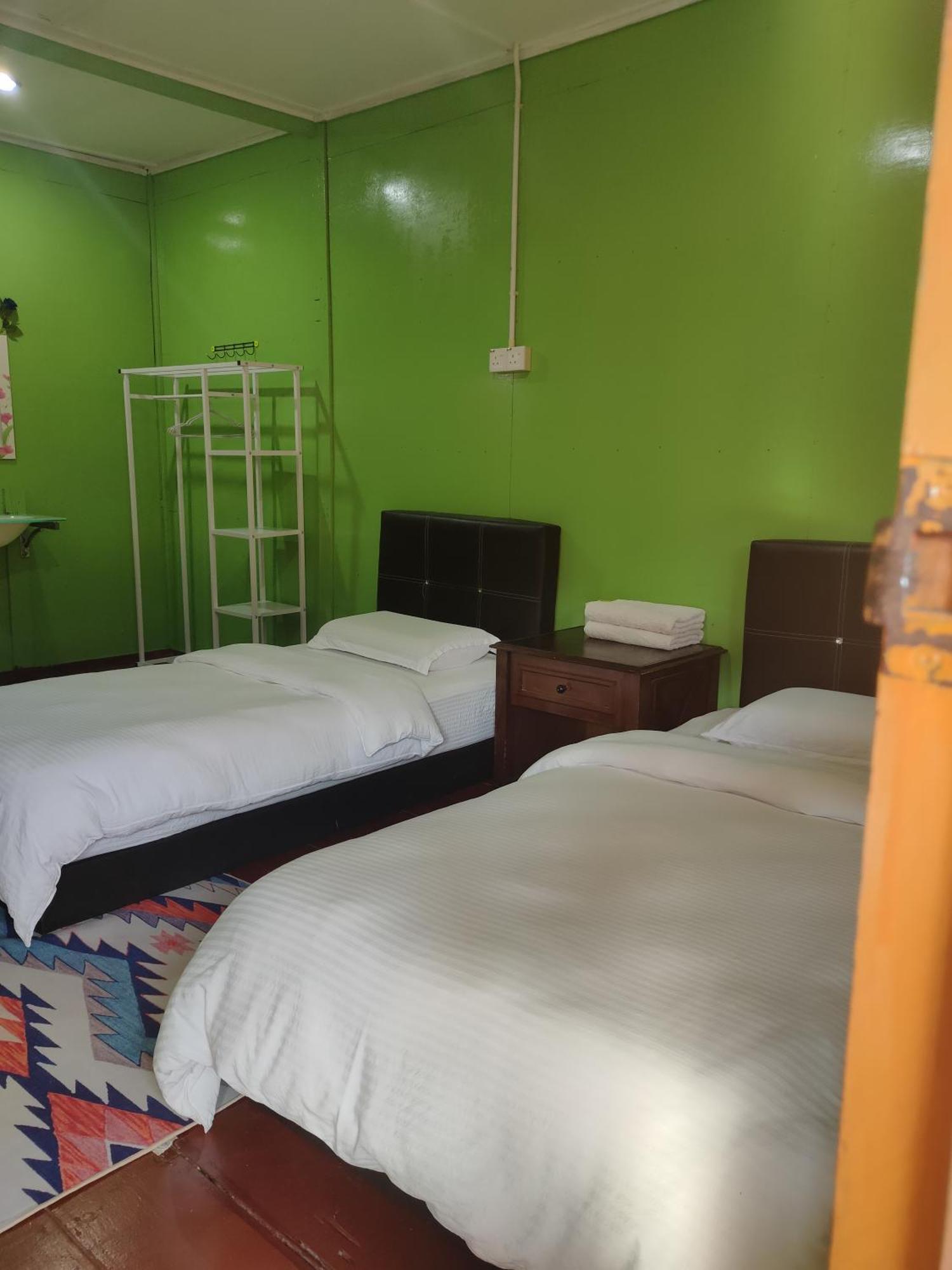 Taman Negara Rainbow Guest House Kuala Tahan Exterior photo