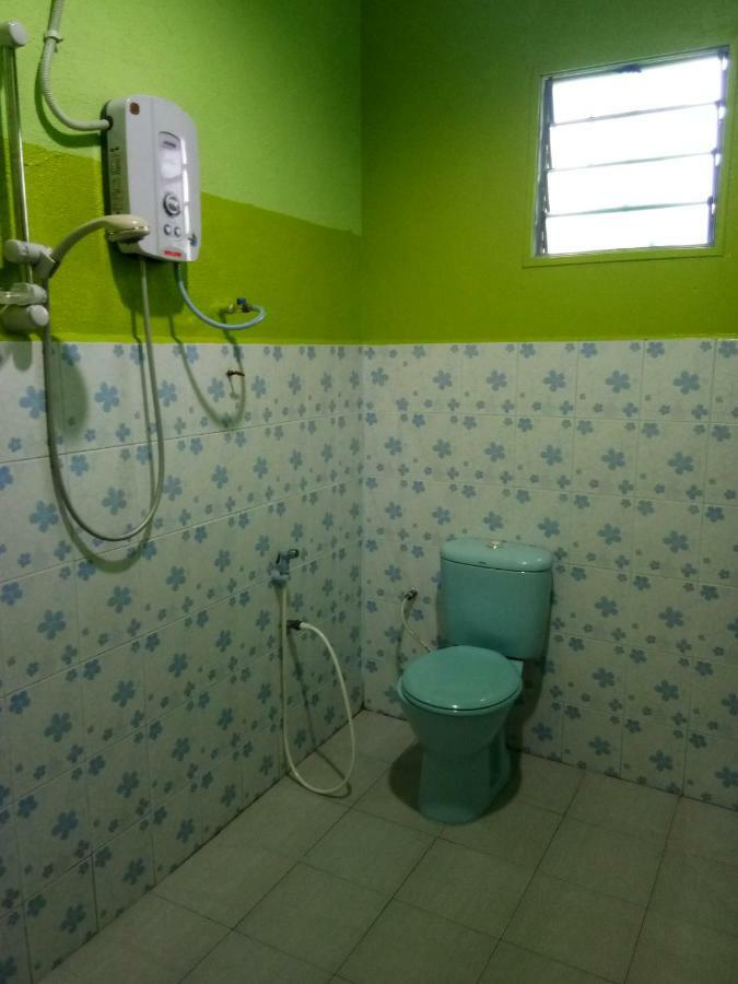 Taman Negara Rainbow Guest House Kuala Tahan Exterior photo